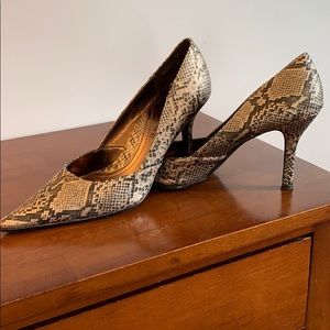 Rampage “Maria 3” Tan Patent Snake Pointed Heel